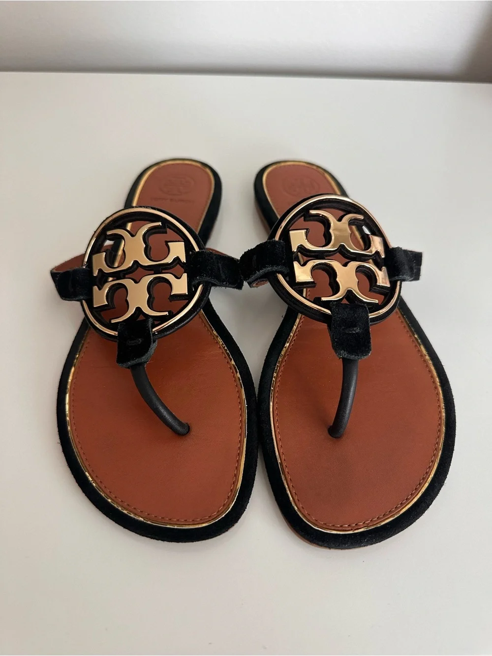 Tory Burch Miller Suede Sandals Black Gold Logo Thong Size 8